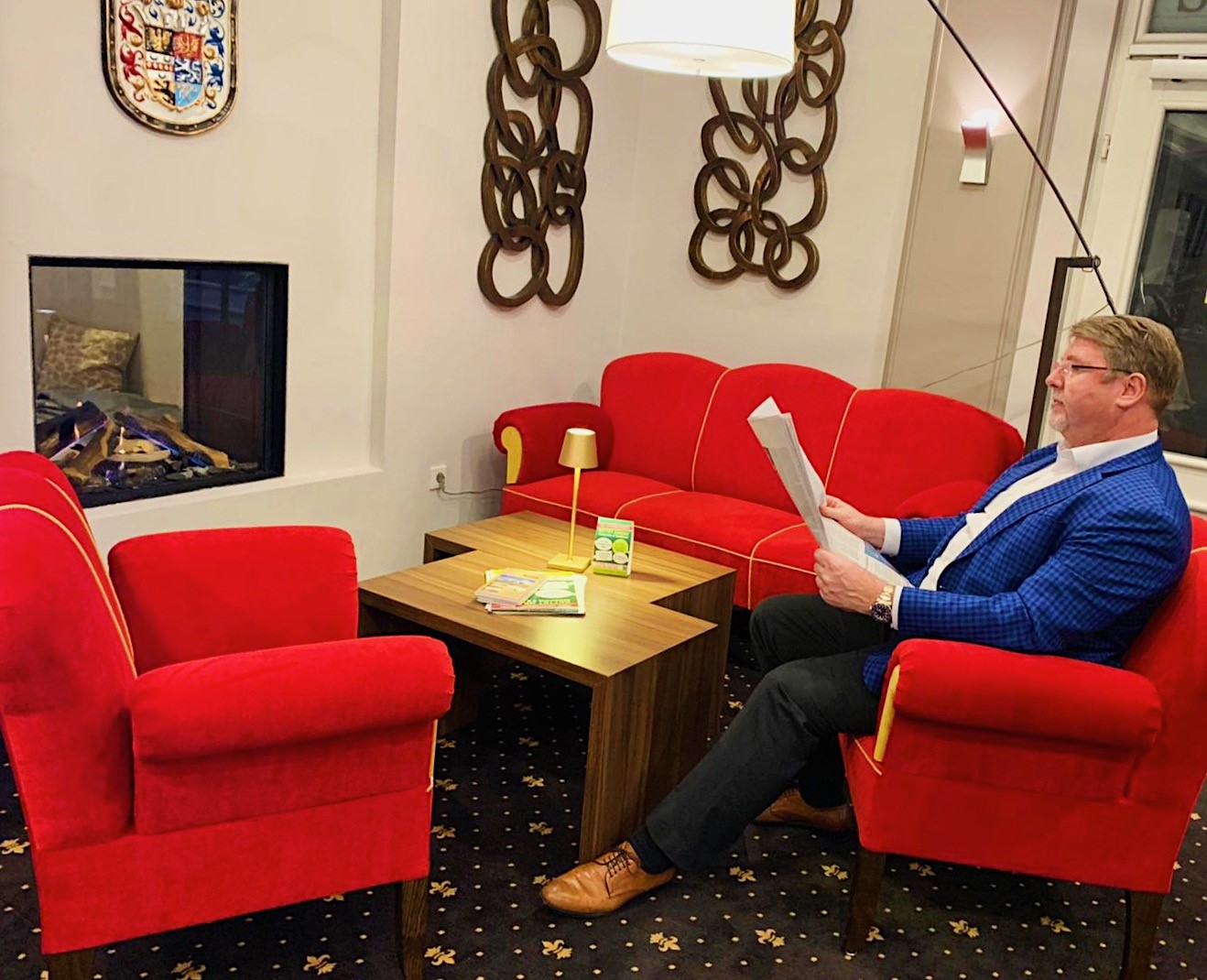 Ostfriesensofa-am-Kamin